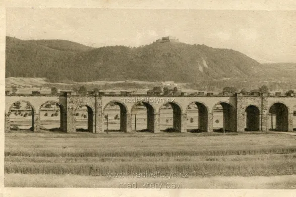 Helfštýn s viaduktem, MF, Nakl. A. Richtrová-Sotorníková, Lipník ("Ahapia"), prošlá 1938