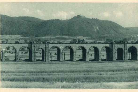 Helfštýn s viaduktem, MF, Nakl. A. Richtrová-Sotorníková, Lipník ("Ahapia")