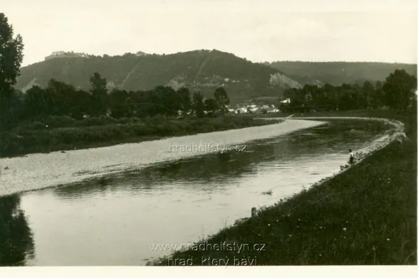 Helfštýn, MF, s Bečvou, nakl. A. Richtrová, papír, Lipník, 1935